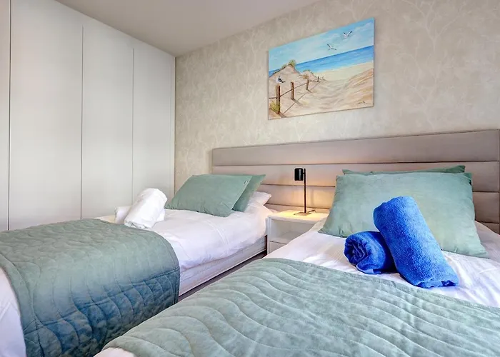 Modern 3-bedroom With Sea Views And Picture Worthy Sunsets