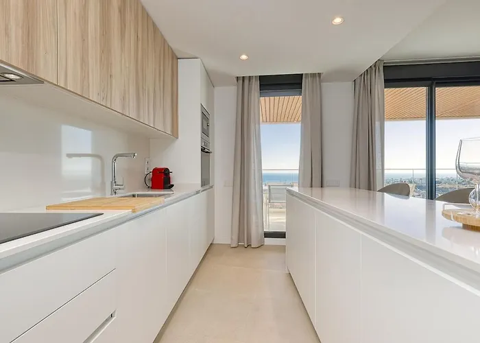 Modern 3-bedroom With Sea Views And Picture Worthy Sunsets Appartement *