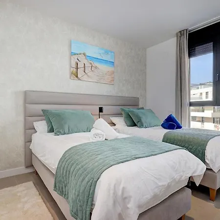 Modern 3-bedroom With Sea Views And Picture Worthy Sunsets