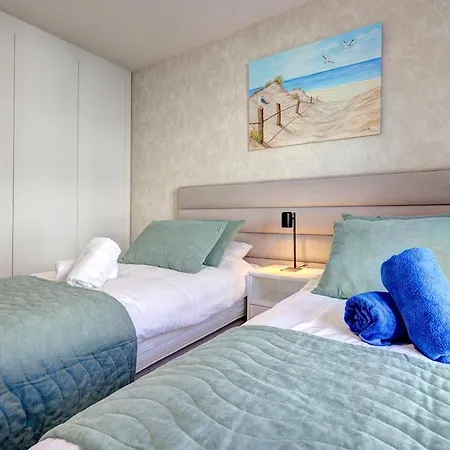 Modern 3-bedroom With Sea Views And Picture Worthy Sunsets