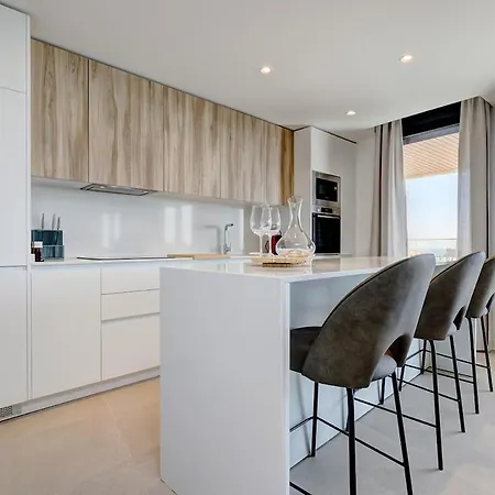 Modern 3-bedroom With Sea Views And Picture Worthy Sunsets Apartment