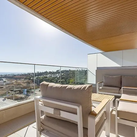 Modern 3-bedroom With Sea Views And Picture Worthy Sunsets *