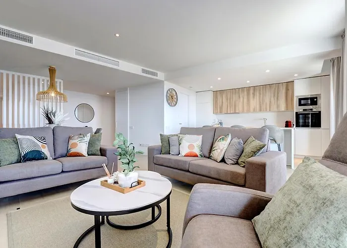 Modern 3-bedroom With Sea Views And Picture Worthy Sunsets Estepona