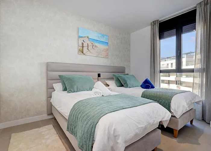 Modern 3-bedroom With Sea Views And Picture Worthy Sunsets