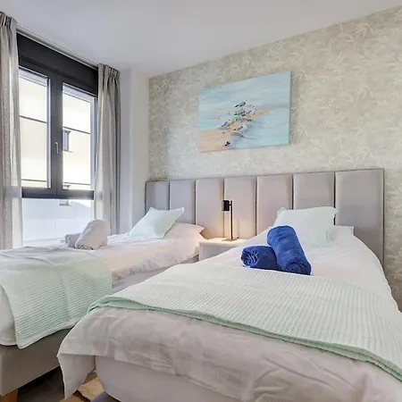 Modern 3-bedroom With Sea Views And Picture Worthy Sunsets Appartement Estepona