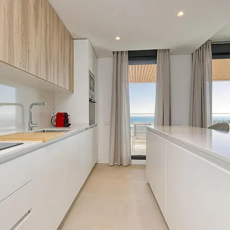 Modern 3-bedroom With Sea Views And Picture Worthy Sunsets 아파트 *