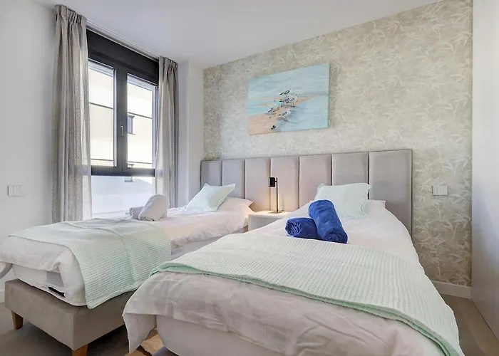 Modern 3-bedroom With Sea Views And Picture Worthy Sunsets 아파트 에스테포나