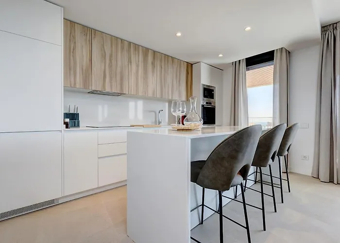 Modern 3-bedroom With Sea Views And Picture Worthy Sunsets 아파트