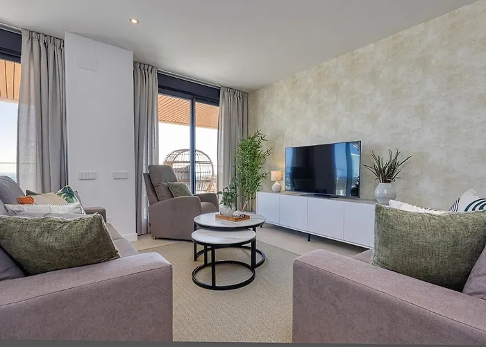 Modern 3-bedroom With Sea Views And Picture Worthy Sunsets 에스테포나